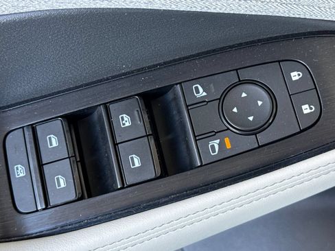 Used 2023 Nissan Rogue SV FWD image 14
