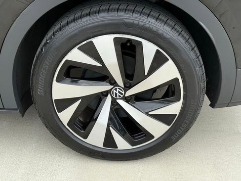 Certified 2021 Volkswagen ID.4 Pro S w/ Gradient Package RWD image 9