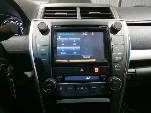 Used 2015 Toyota Camry XSE w/ Moonroof Package image 19