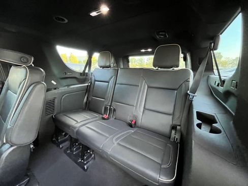 Used 2023 Chevrolet Suburban Premier image 5