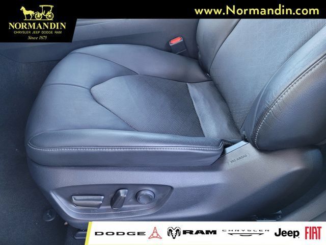 Used 2023 Toyota Camry XSE FWD image 16