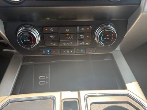 Used 2019 Ford F150 Lariat w/ Equipment Group 502A Luxury AWD/4WD image 33
