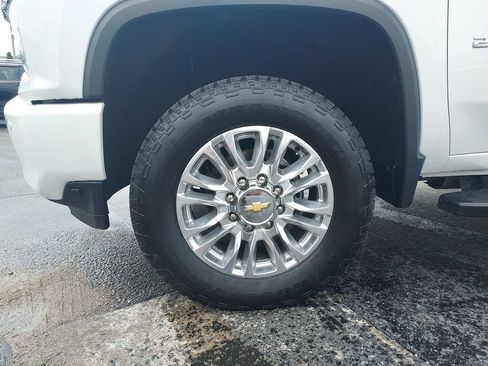 Used 2023 Chevrolet Silverado 2500 High Country w/ Z71 Off-Road Package AWD/4WD image 9