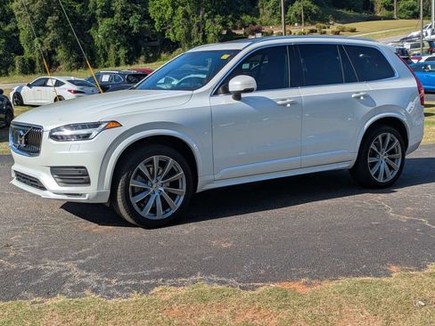 Used 2022 Volvo XC90 T6 Momentum AWD/4WD image 2