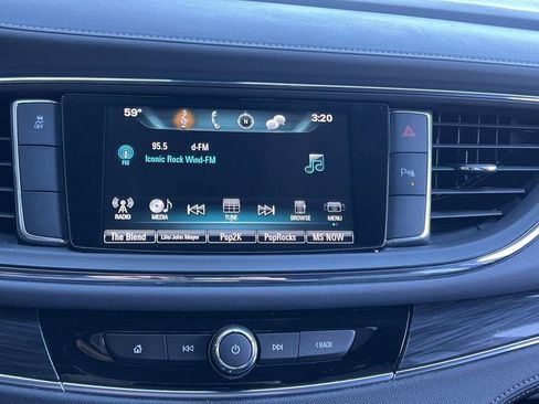 Used 2019 Buick Enclave Essence image 17