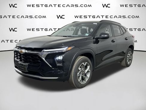 Used 2025 Chevrolet Trax LT w/ LT Convenience Package image 1