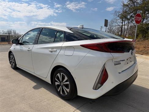 Used 2017 Toyota Prius Prime Advanced image 3