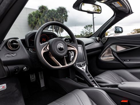 Used 2020 McLaren 720S Luxury RWD image 38