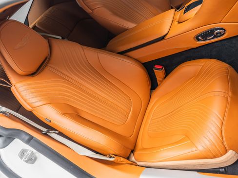 Used 2018 Aston Martin DB11 Coupe RWD image 27