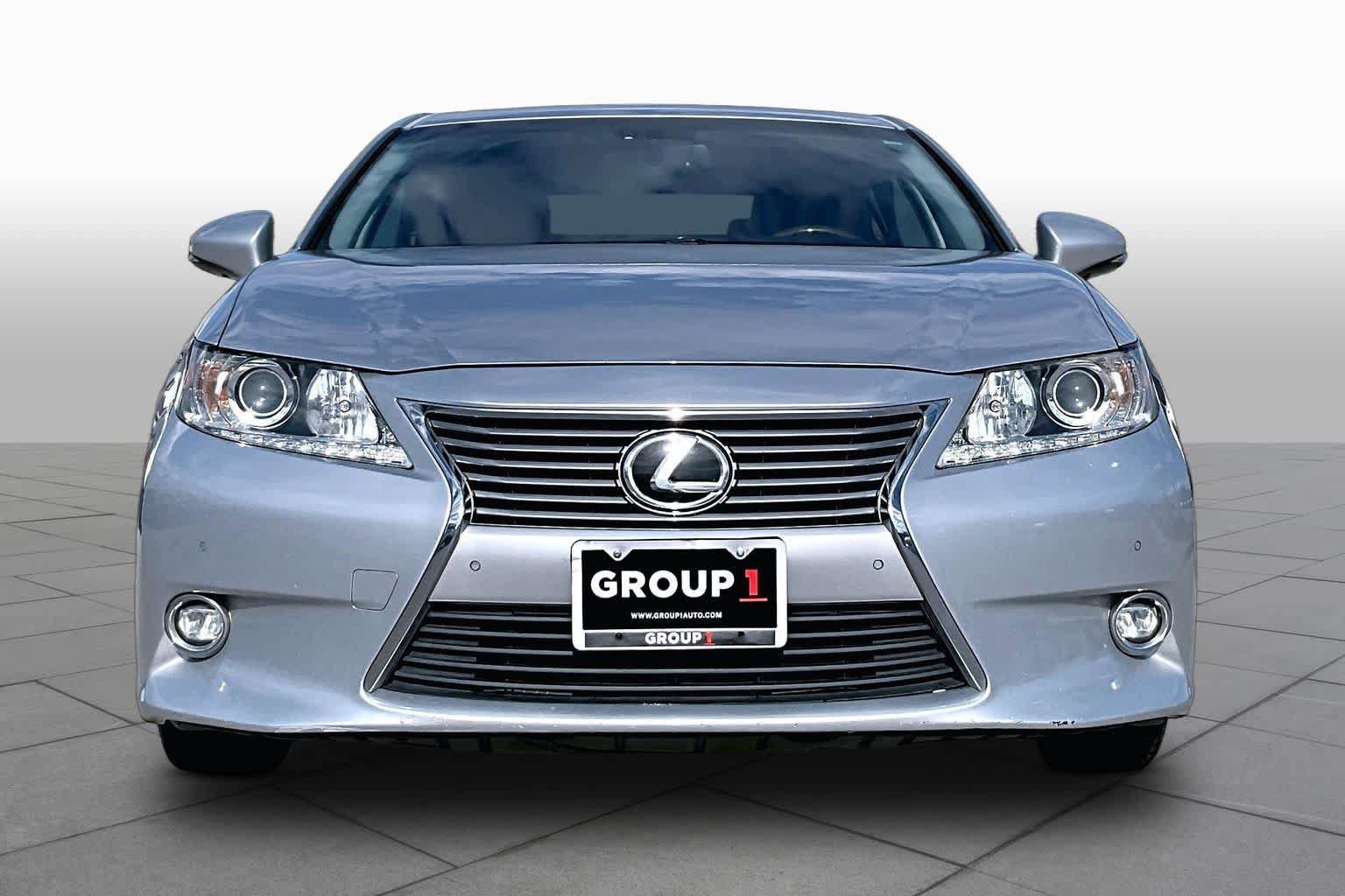 Used 2014 Lexus ES 350 w/ Luxury Package FWD image 4