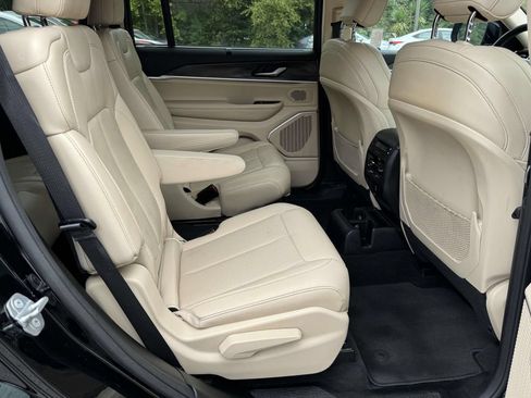 Used 2022 Jeep Grand Cherokee L Limited w/ Luxury Tech Group II AWD/4WD image 16