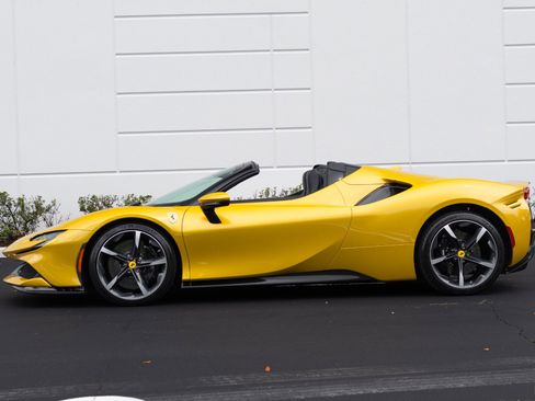Used 2022 Ferrari SF90 Spider AWD/4WD image 31
