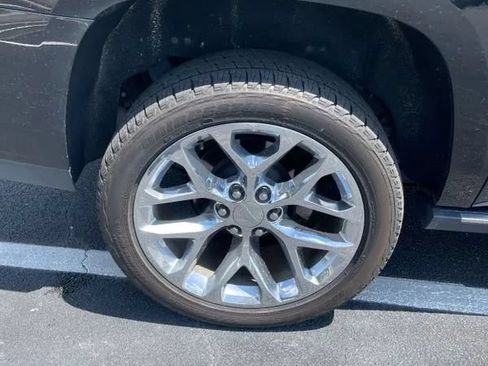 Used 2017 Cadillac Escalade ESV Platinum AWD/4WD image 18
