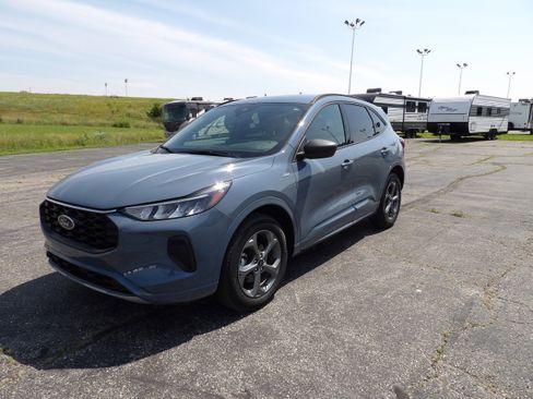 Used 2023 Ford Escape ST-Line w/ Tech Pack #1 image 2