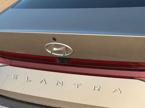 Used 2023 Hyundai Elantra SEL w/ Convenience Package FWD image 9