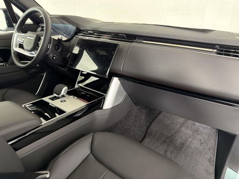 New 2026 Land Rover Range Rover Long Wheelbase SE image 34