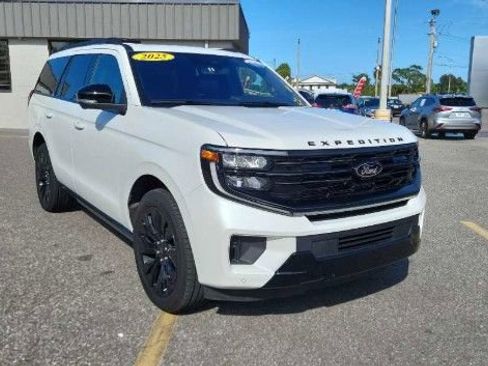 Used 2025 Ford Expedition Platinum w/ Stealth Appearance Package AWD/4WD image 4