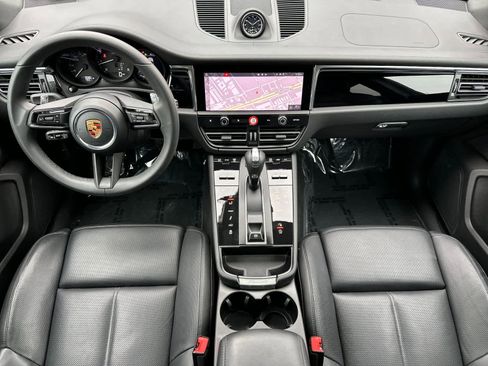 Used 2025 Porsche Macan image 6