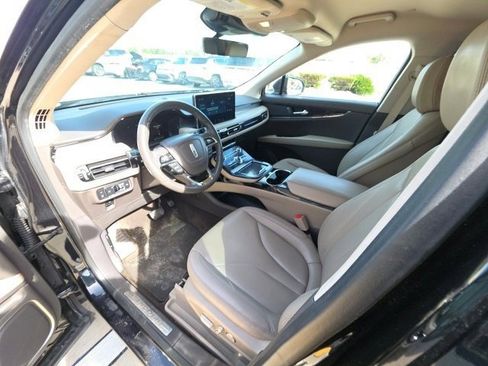 Used 2022 Lincoln Nautilus FWD w/ Premium Package image 13