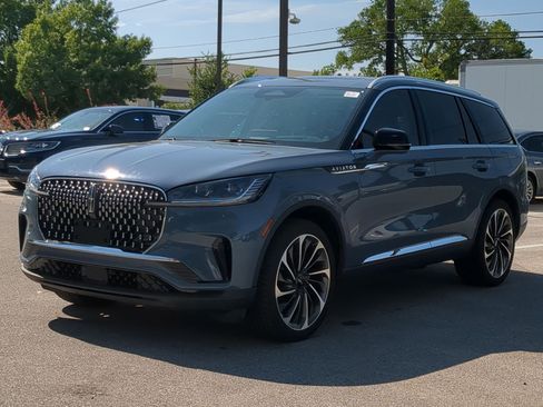Used 2026 Lincoln Aviator Reserve AWD/4WD image 7