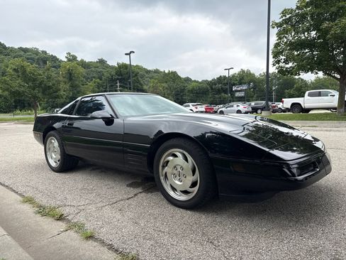 Used 1994 Chevrolet Corvette Coupe RWD image 3