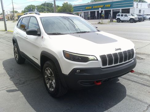 Used 2022 Jeep Cherokee Trailhawk w/ Comfort/Convenience Group AWD/4WD image 8
