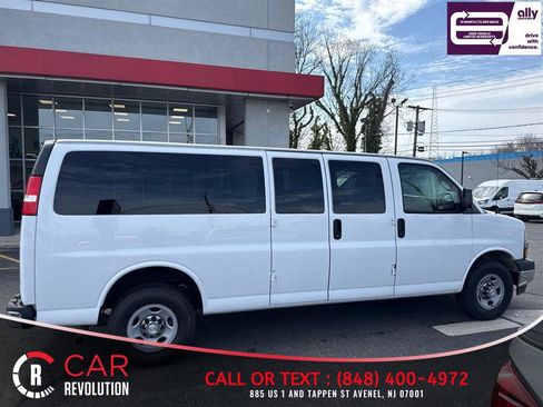 Used 2017 Chevrolet Express 3500 LT w/ LT Preferred Equipment Group RWD image 8