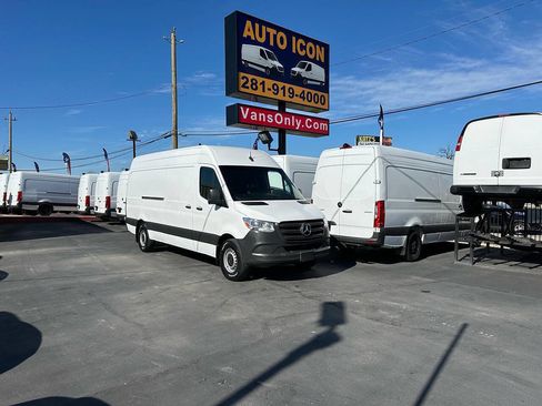 Used 2021 Mercedes-Benz Sprinter 2500 image 24