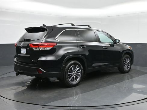 Used 2019 Toyota Highlander XLE image 7