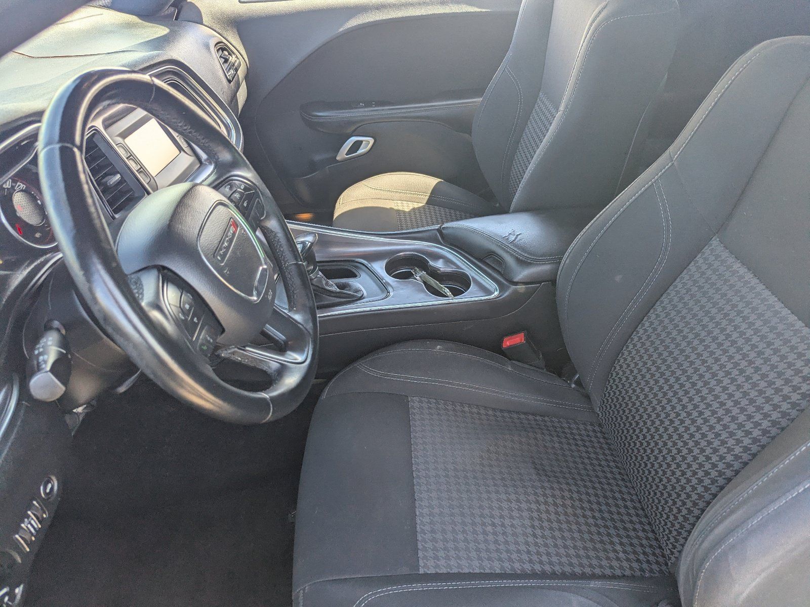 Used 2016 Dodge Challenger SXT RWD image 18