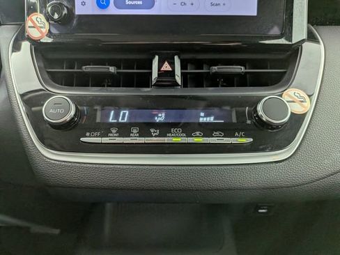Used 2023 Toyota Corolla LE FWD image 18