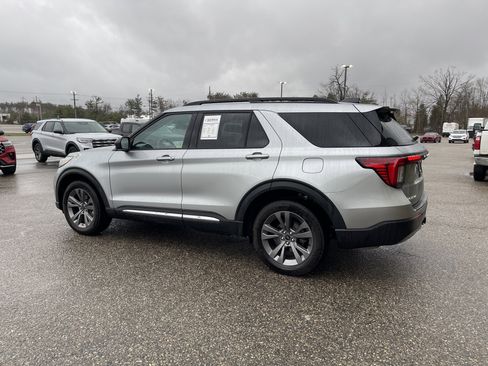 Used 2025 Ford Explorer Active w/ Active Comfort Package AWD/4WD image 5