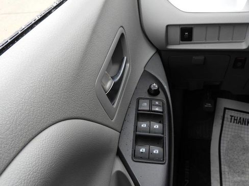 Used 2015 Toyota Sienna LE image 17