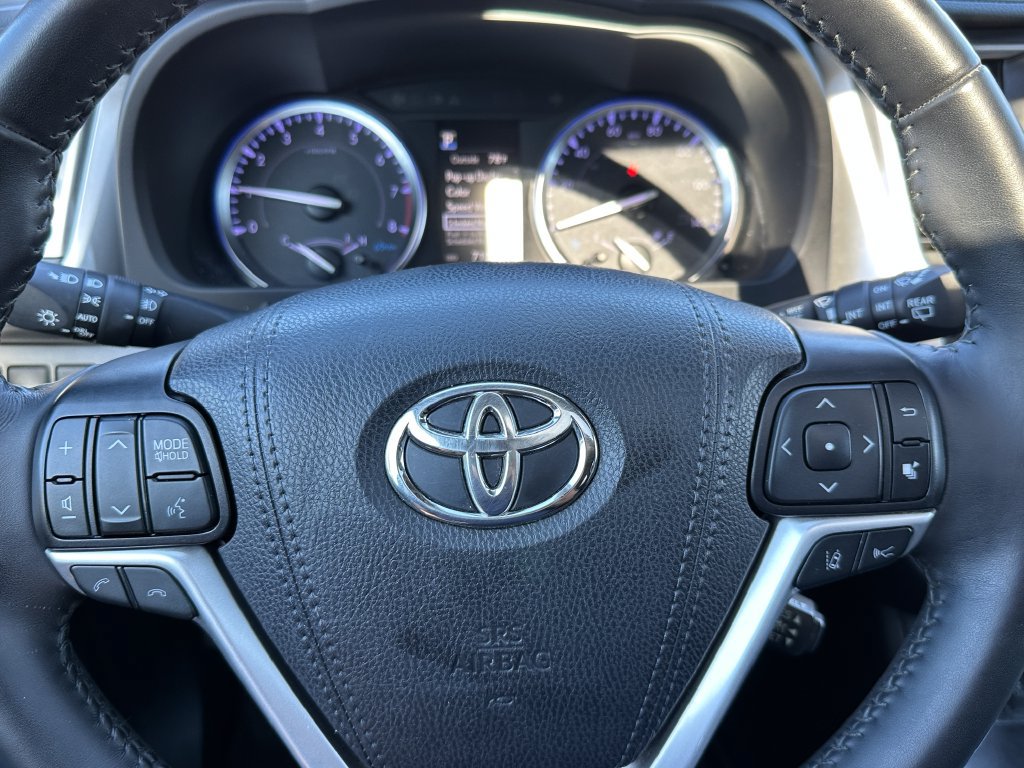 Used 2019 Toyota Highlander XLE FWD image 39