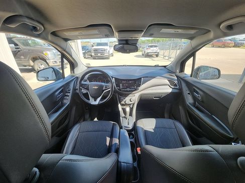 Used 2022 Chevrolet Trax LT w/ LT Convenience Package AWD/4WD image 10