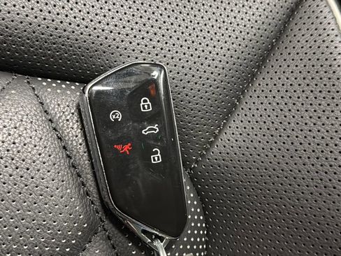 Used 2025 Volkswagen Atlas SEL Premium R-Line image 43