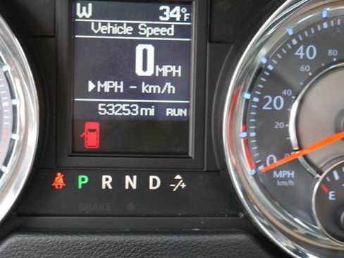 Used 2015 Chrysler Town & Country Touring image 19