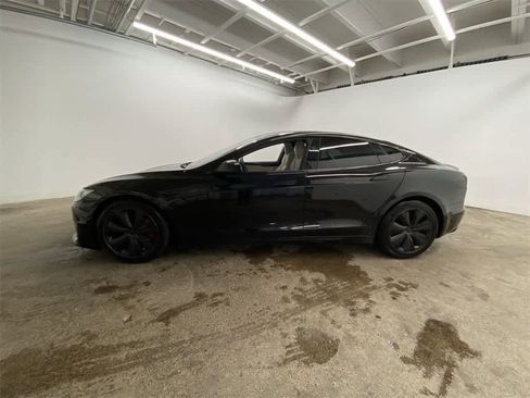 Used 2023 Tesla Model S Plaid image 3