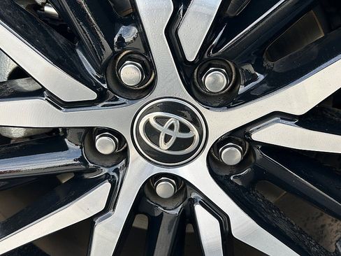 Used 2023 Toyota Camry SE FWD image 8
