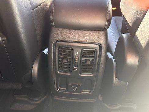 Used 2019 Jeep Grand Cherokee Altitude image 19