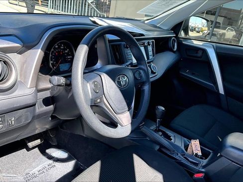 Used 2016 Toyota RAV4 LE FWD image 10