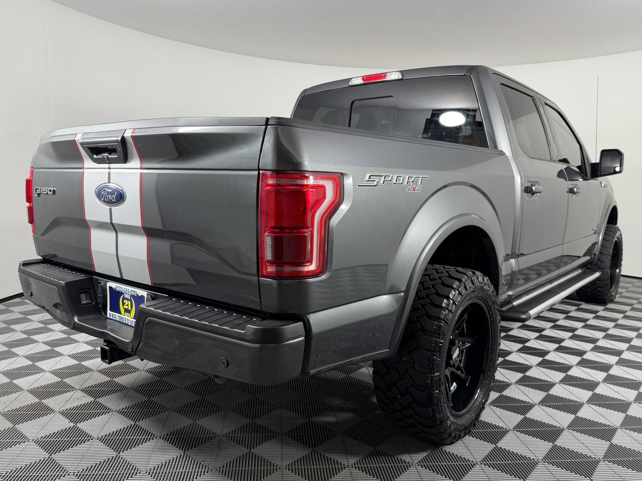 Used 2017 Ford F150 Lariat w/ Equipment Group 502A Luxury AWD/4WD image 9