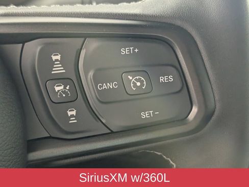 Used 2025 Jeep Gladiator Rubicon AWD/4WD image 17