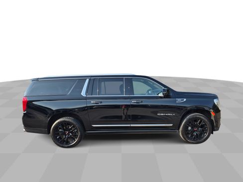 Used 2021 GMC Yukon XL Denali w/ Denali Premium Package AWD/4WD image 10