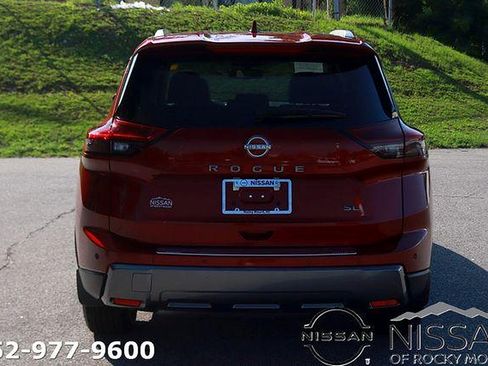 Certified 2024 Nissan Rogue SL FWD image 6