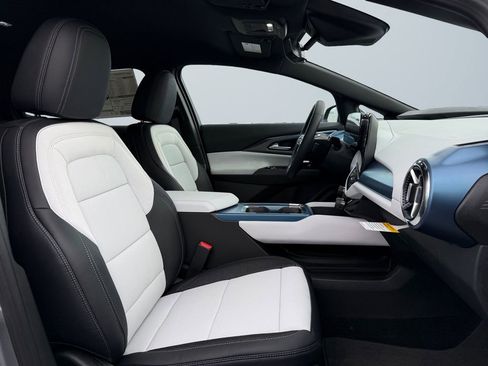 New 2026 Chevrolet Equinox EV LT image 15