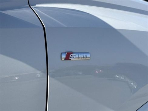 Certified 2025 Audi Q3 2.0T Premium Plus w/ Premium Plus Package image 10