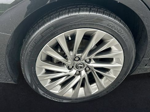 Used 2022 Lexus ES 300h Ultra Luxury w/ Accessory Package 2 FWD image 29