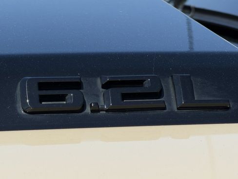 Used 2023 Chevrolet Silverado 1500 ZR2 w/ Technology Package AWD/4WD image 9
