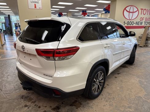 Used 2018 Toyota Highlander XLE AWD/4WD image 10
